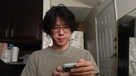 Snapshot of unhingedwang chatting on 01.26.25 wang online show from 01.26.25