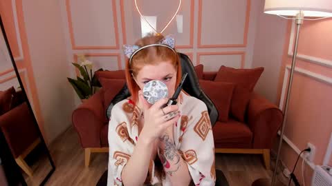 Snapshot of unicent chatting on 12.20.24 Call me Mira thumbs up its make me happy online show from 12.20.24
