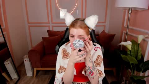 Snapshot of unicent chatting on 12.26.24 Call me Mira thumbs up its make me happy online show from 12.26.24