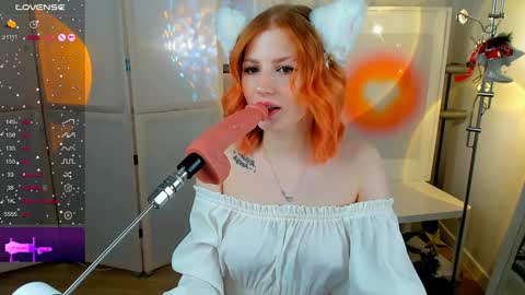 Snapshot of unicent chatting on 01.01.25 Call me Mira thumbs up its make me happy online show from 01.01.25
