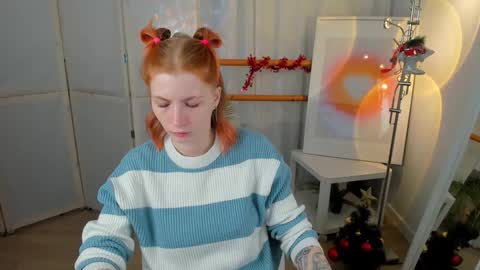 Snapshot of unicent chatting on 01.01.25 Call me Mira thumbs up its make me happy online show from 01.01.25