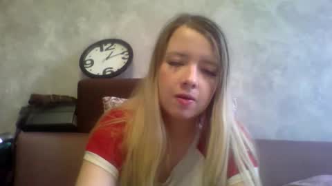 Snapshot of universeemily chatting on 10.03.25 UniverseEmily online show from 10.03.25