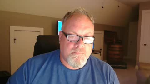 Snapshot of up2later chatting on 10.02.25 up2later online show from 10.02.25