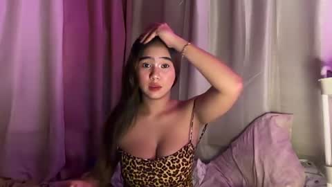 Snapshot of ur_hot_sexy_lucy chatting on 06.16.26 Lucy online show from 06.16.26