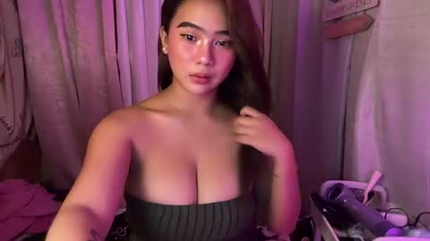 Snapshot of ur_hot_sexy_lucy chatting on 06.21.26 Lucy online show from 06.21.26