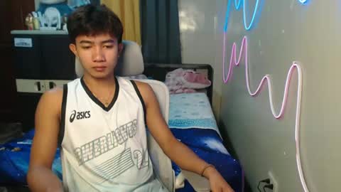 Snapshot of ur_hottestjonny chatting on 06.15.26 jonny online show from 06.15.26
