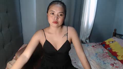 Snapshot of ur_myangel02 chatting on 02.04.25 angel online show from 02.04.25