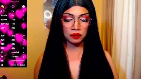 Snapshot of ur_new_fantasy chatting on 12.20.25 Call me Queeny online show from 12.20.25