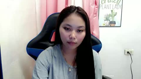 ur_small_girl online show from 11.25.25