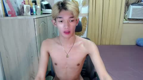 Snapshot of urasian_john20 chatting on 06.27.26 urasian_john20 online show from 06.27.26