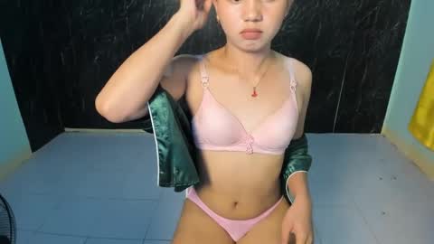 Snapshot of urasian_kat chatting on 02.25.25 urasian_kat online show from 02.25.25