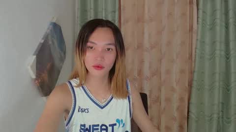 Snapshot of urasianharaxxx chatting on 12.17.24 urasianharaxxx online show from 12.17.24