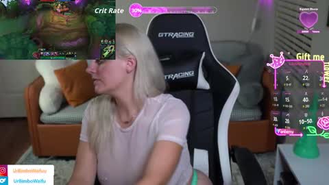 Snapshot of urbimbowaifu chatting on 09.29.25 Candi Skye online show from 09.29.25