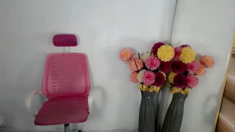 Snapshot of urbitchfantasexx_miles25 chatting on 12.22.24 Miles online show from 12.22.24