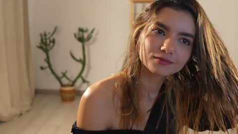 Snapshot of urcutelinda chatting on 12.21.24 Linda Restrepo online show from 12.21.24