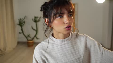 Snapshot of urcutelinda chatting on 01.05.25 Linda Restrepo online show from 01.05.25