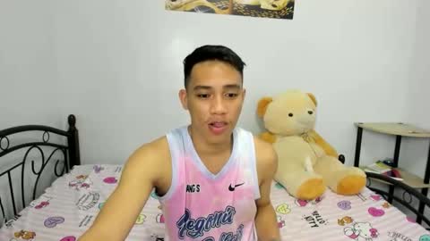 Snapshot of urfucker_vinz chatting on 02.25.26 urfucker_vinz online show from 02.25.26