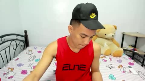 Snapshot of urfucker_vinz chatting on 02.28.26 urfucker_vinz online show from 02.28.26