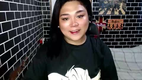 Snapshot of urgirl_dimple chatting on 09.14.25 Dimple online show from 09.14.25