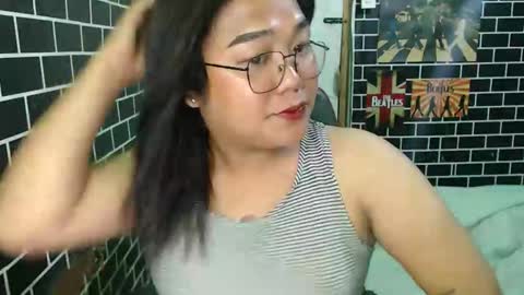 Snapshot of urgirl_dimple chatting on 10.13.25 Dimple online show from 10.13.25