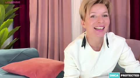 Snapshot of urgoddessjenny chatting on 12.14.24 Jenny online show from 12.14.24