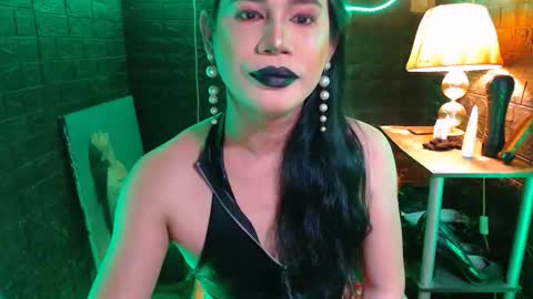 Snapshot of urhardcockqueenxxx chatting on 10.22.25 queen norelle online show from 10.22.25