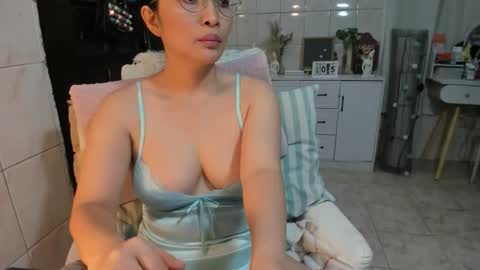 Snapshot of urhotmistress02 chatting on 05.05.26 urhotmistress02 online show from 05.05.26