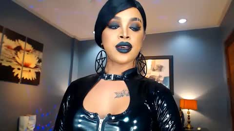 UrMajestyTyra online show from 01.30.25