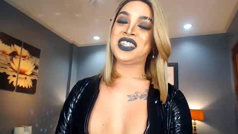 UrMajestyTyra online show from 02.04.25