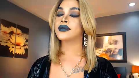 UrMajestyTyra online show from 02.12.25