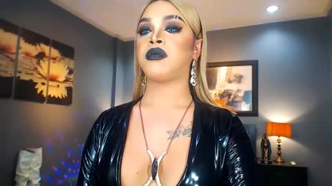 UrMajestyTyra online show from 02.24.25