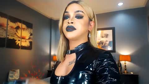 UrMajestyTyra online show from 02.25.25