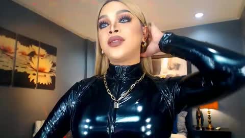 UrMajestyTyra online show from 03.06.25