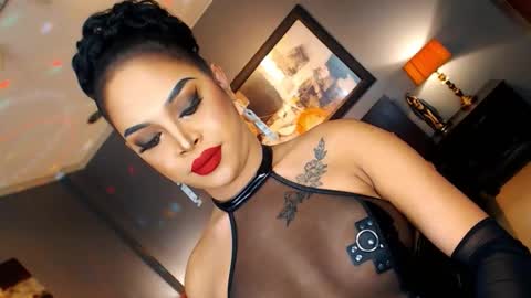 UrMajestyTyra online show from 11.24.25