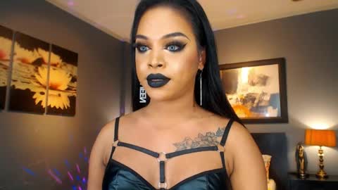 Snapshot of urmajestytyra chatting on 04.18.26 UrMajestyTyra online show from 04.18.26