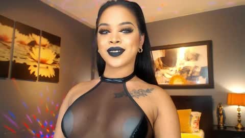 Snapshot of urmajestytyra chatting on 04.21.26 UrMajestyTyra online show from 04.21.26