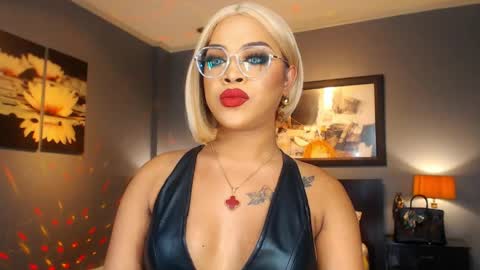 Snapshot of urmajestytyra chatting on 05.10.26 UrMajestyTyra online show from 05.10.26
