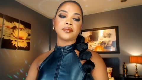 Snapshot of urmajestytyra chatting on 05.23.26 UrMajestyTyra online show from 05.23.26