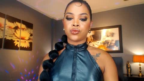 Snapshot of urmajestytyra chatting on 05.25.26 UrMajestyTyra online show from 05.25.26