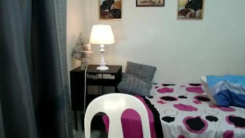 Snapshot of urnaughty_trishaxx chatting on 09.30.25 trisha online show from 09.30.25