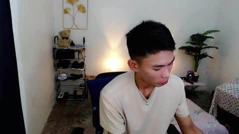 Snapshot of urnaughtydreamboy_rence chatting on 10.13.25 Rence online show from 10.13.25