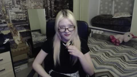 Snapshot of uroxygen chatting on 03.15.26 Mary online show from 03.15.26