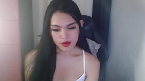 Snapshot of urpinayjenfuckerxxx chatting on 01.22.25 Jenny online show from 01.22.25