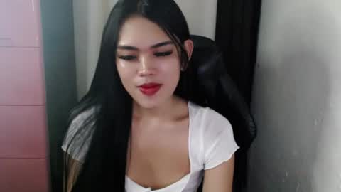 Snapshot of urpinayjenfuckerxxx chatting on 01.22.25 Jenny online show from 01.22.25