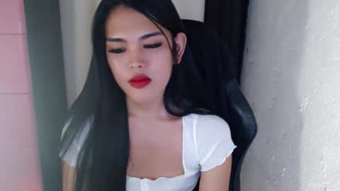 Snapshot of urpinayjenfuckerxxx chatting on 01.23.25 Jenny online show from 01.23.25