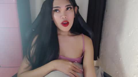 Snapshot of urpinayjenfuckerxxx chatting on 01.24.25 Jenny online show from 01.24.25