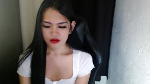 Snapshot of urpinayjenfuckerxxx chatting on 02.19.25 Jenny online show from 02.19.25