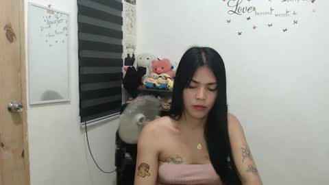 Snapshot of urpreciouspinayxxx chatting on 01.10.25 hi im kim online show from 01.10.25