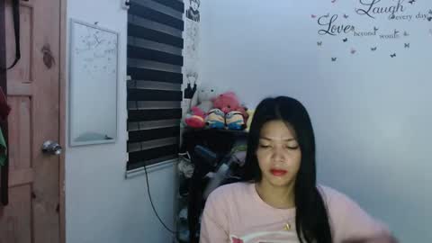 Snapshot of urpreciouspinayxxx chatting on 01.28.25 hi im kim online show from 01.28.25