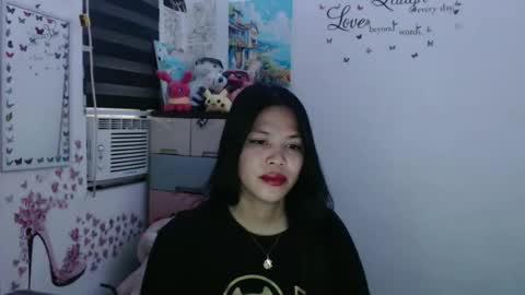 Snapshot of urpreciouspinayxxx chatting on 10.20.25 hi im kim online show from 10.20.25